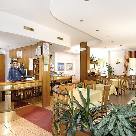 Albergo Savoia Ospedaletti Exteriér fotografie