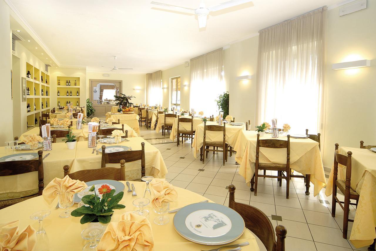 Albergo Savoia Ospedaletti Exteriér fotografie