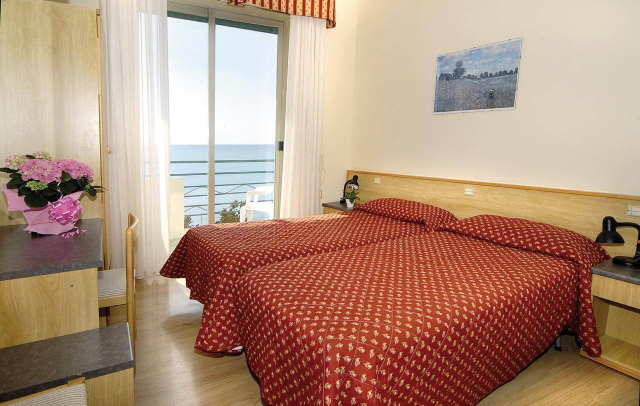 Albergo Savoia Ospedaletti Exteriér fotografie